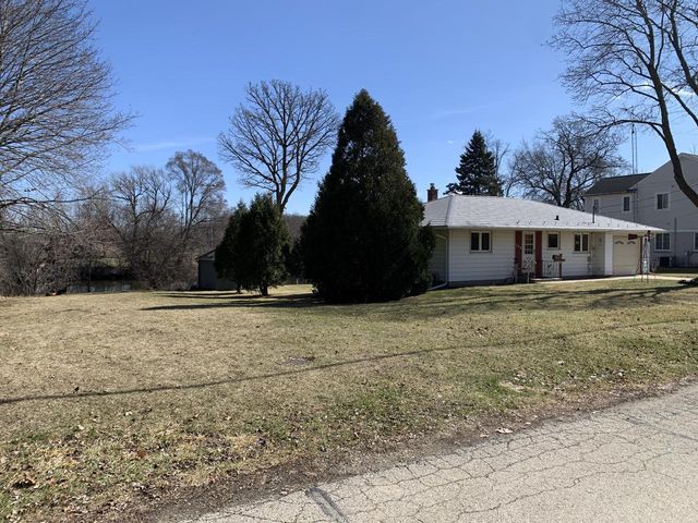 123 Riverview DRIVE, Waterford, WI 53185