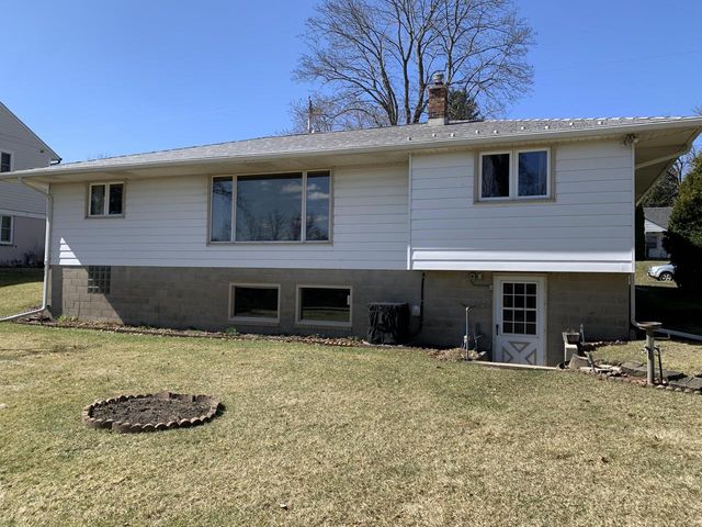 123 Riverview DRIVE, Waterford, WI 53185