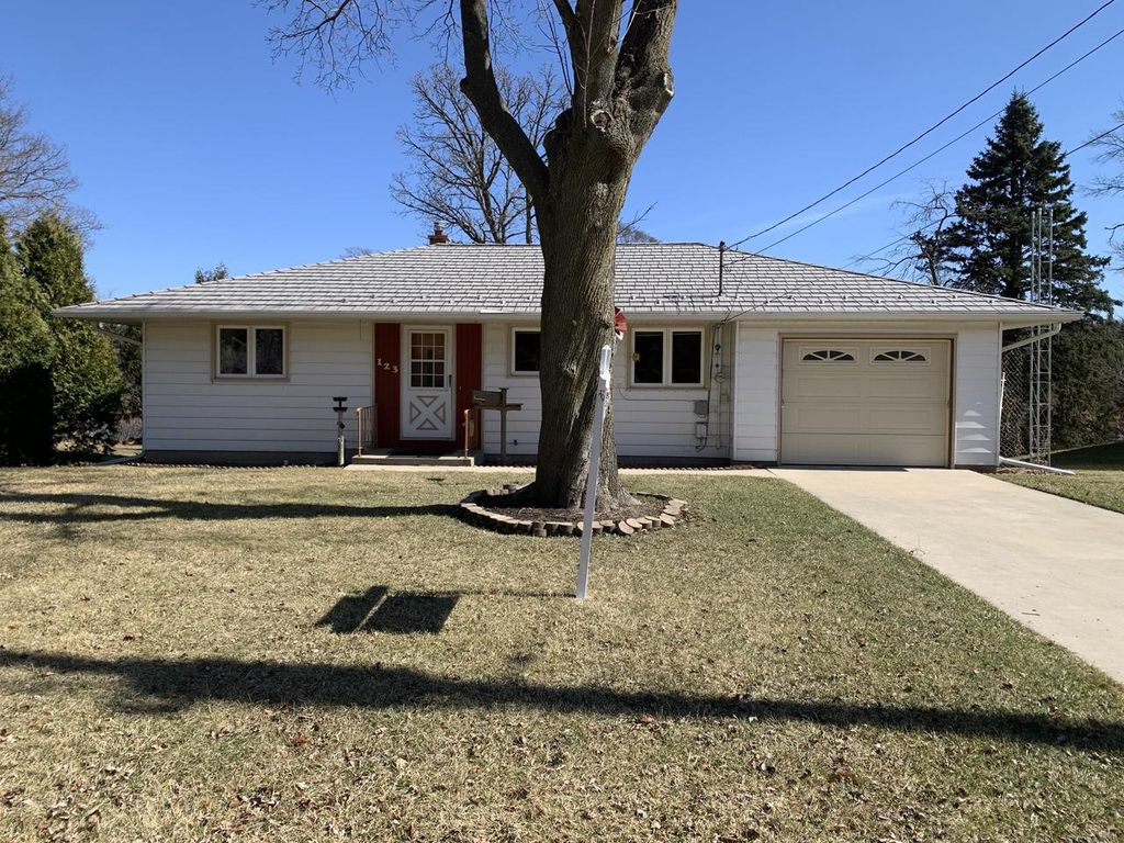 123 Riverview DRIVE, Waterford, WI 53185