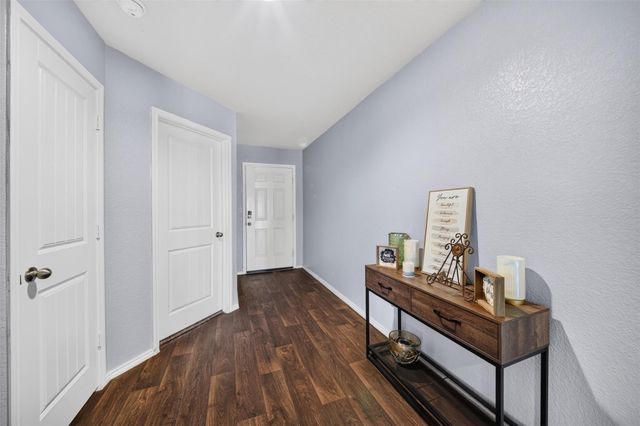 702 Green Clover Lane, Rosharon, TX 77583