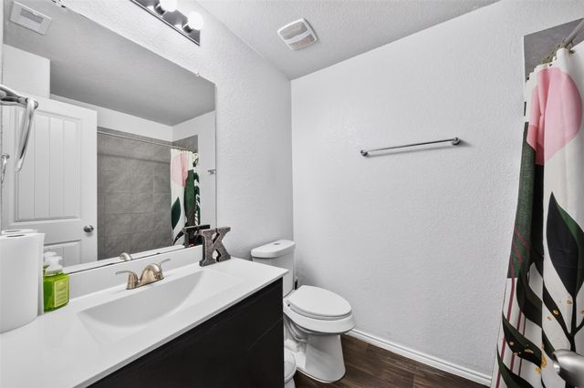 702 Green Clover Lane, Rosharon, TX 77583