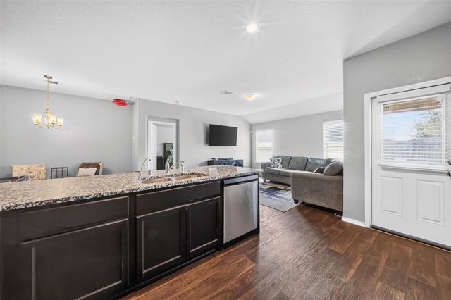 702 Green Clover Lane, Rosharon, TX 77583