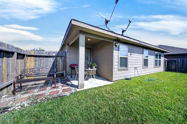 702 Green Clover Lane, Rosharon, TX 77583
