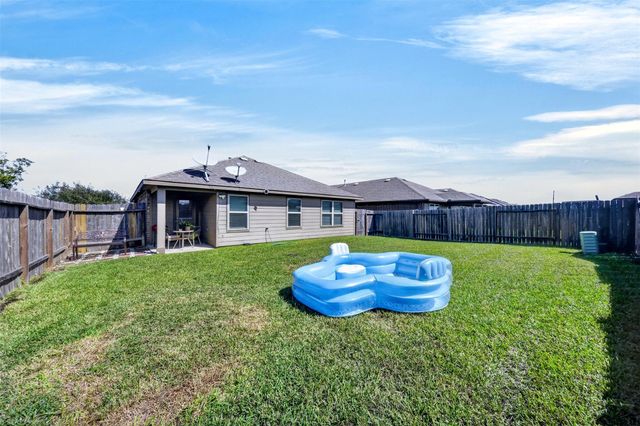702 Green Clover Lane, Rosharon, TX 77583