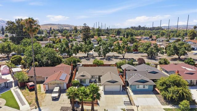 1052 Summerfield Drive, San Jose, CA 95121