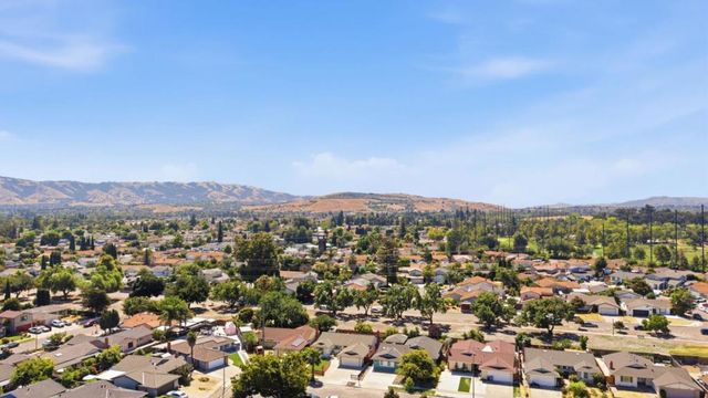 1052 Summerfield Drive, San Jose, CA 95121