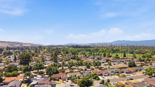 1052 Summerfield Drive, San Jose, CA 95121
