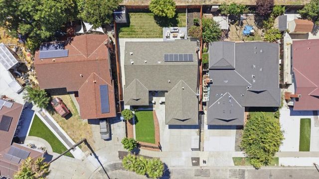 1052 Summerfield Drive, San Jose, CA 95121
