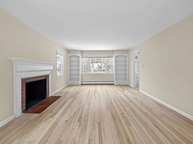 4 West End Ave, Westborough, MA 01581