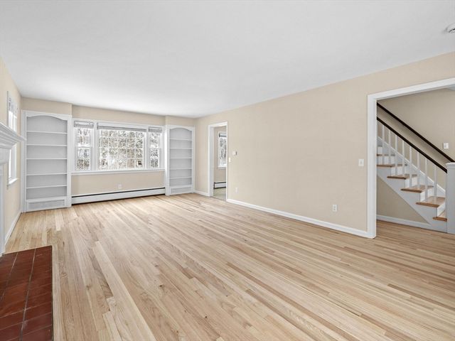 4 West End Ave, Westborough, MA 01581