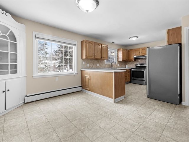 4 West End Ave, Westborough, MA 01581