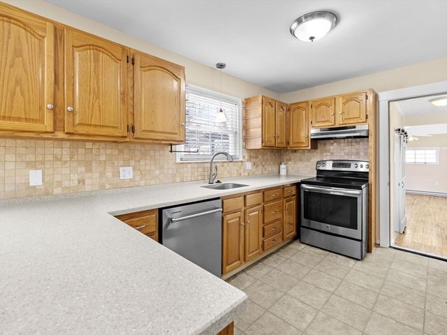 4 West End Ave, Westborough, MA 01581