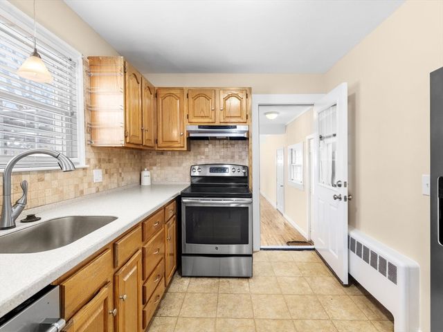 4 West End Ave, Westborough, MA 01581