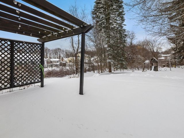 4 West End Ave, Westborough, MA 01581