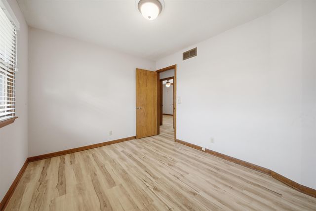 812 N Chipper Ln, Wichita, KS 67212