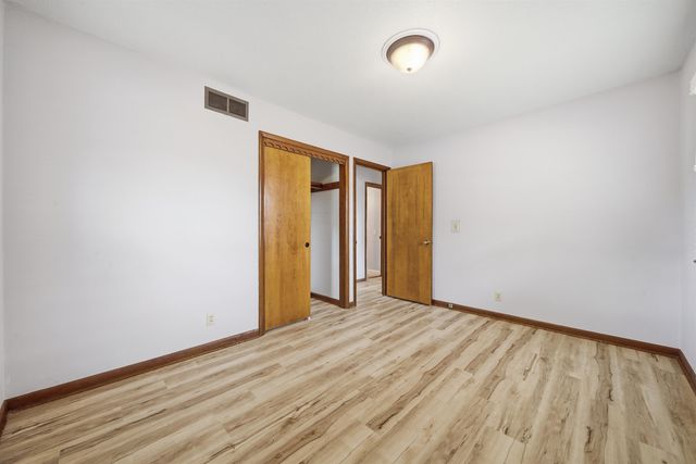 812 N Chipper Ln, Wichita, KS 67212