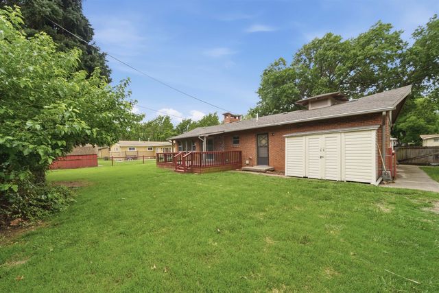 812 N Chipper Ln, Wichita, KS 67212