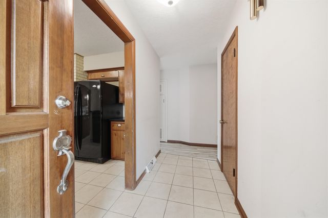 812 N Chipper Ln, Wichita, KS 67212