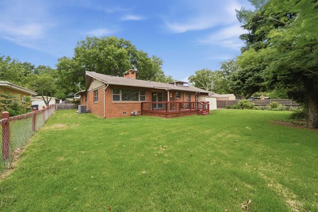 812 N Chipper Ln, Wichita, KS 67212
