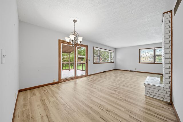 812 N Chipper Ln, Wichita, KS 67212