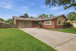 812 N Chipper Ln, Wichita, KS 67212