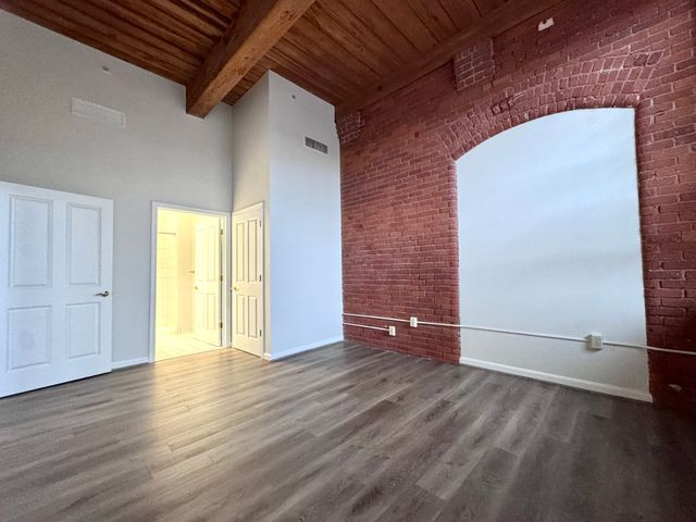 4 Bishop Street 205, Framingham, MA 01702