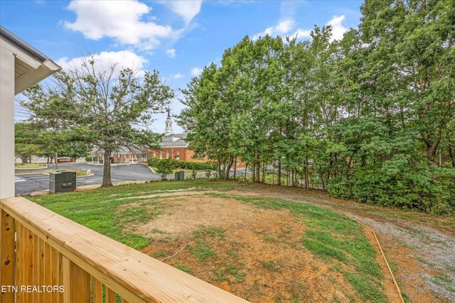 517 Sherwood Drive, Maryville, TN 37801