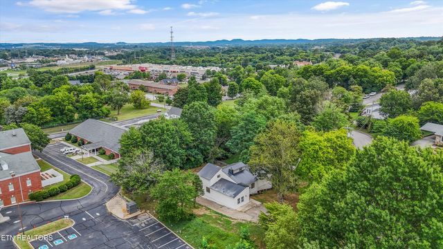 517 Sherwood Drive, Maryville, TN 37801