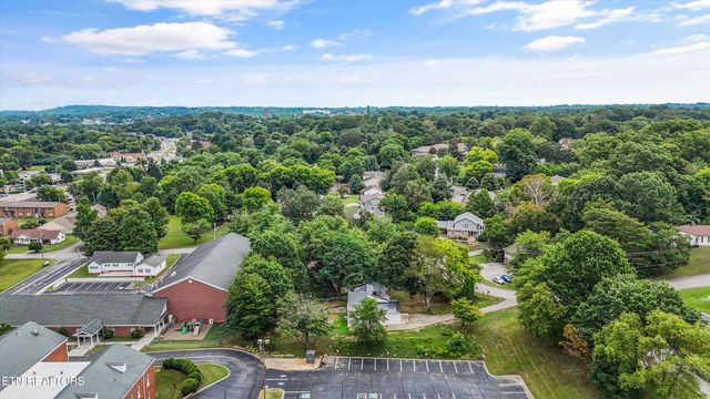 517 Sherwood Drive, Maryville, TN 37801