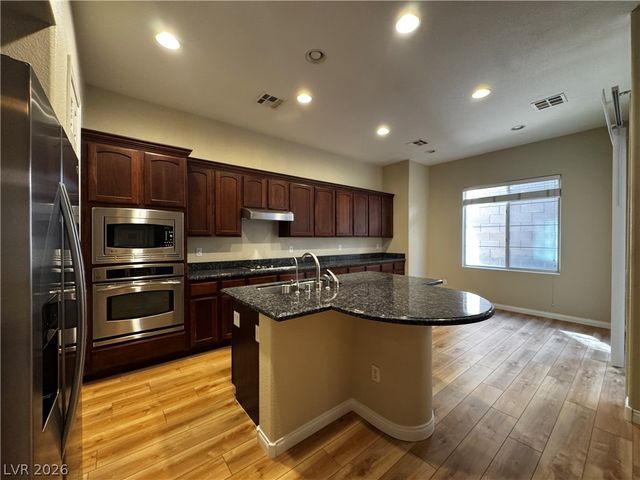 1913 Cape Cod Landing Drive, Las Vegas, NV 89135