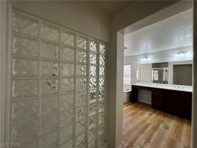 1913 Cape Cod Landing Drive, Las Vegas, NV 89135