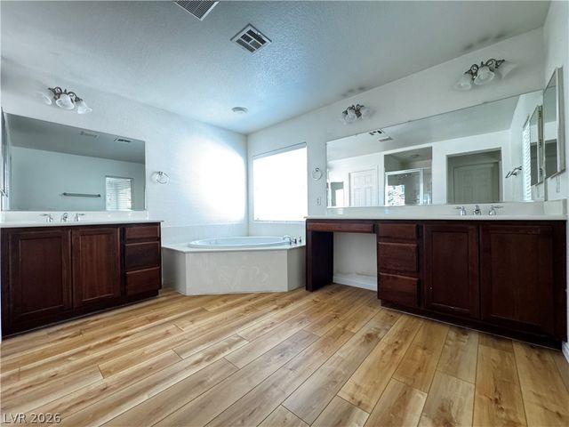 1913 Cape Cod Landing Drive, Las Vegas, NV 89135