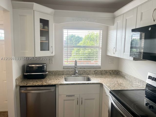 9620 Sunrise Lakes Blvd 302, Sunrise, FL 33322