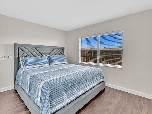 9620 Sunrise Lakes Blvd 302, Sunrise, FL 33322