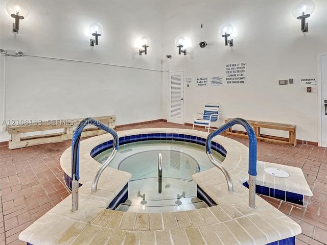 9620 Sunrise Lakes Blvd 302, Sunrise, FL 33322