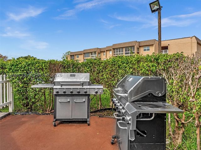 9620 Sunrise Lakes Blvd 302, Sunrise, FL 33322