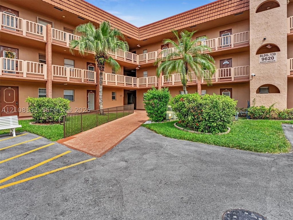 9620 Sunrise Lakes Blvd 302, Sunrise, FL 33322