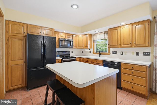 110 S ASPEN DR, Mount Joy, PA 17552