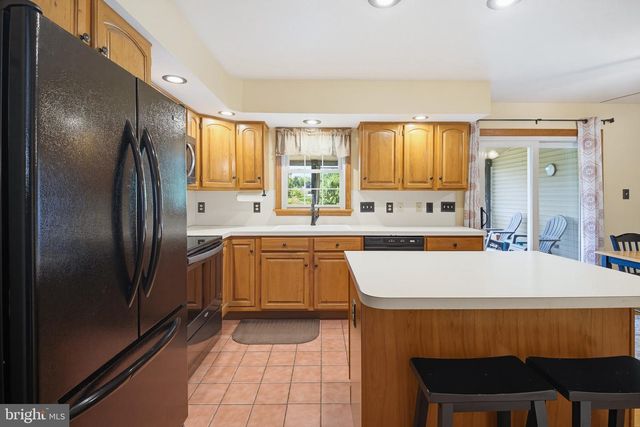110 S ASPEN DR, Mount Joy, PA 17552