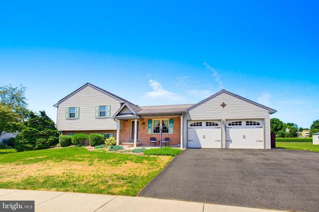110 S ASPEN DR, Mount Joy, PA 17552