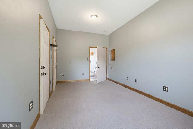 110 S ASPEN DR, Mount Joy, PA 17552
