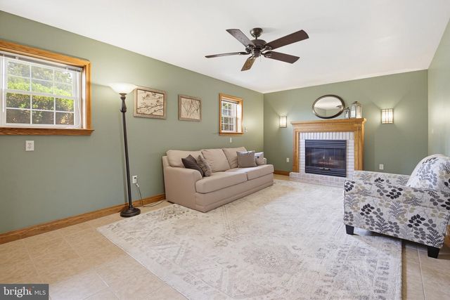 110 S ASPEN DR, Mount Joy, PA 17552