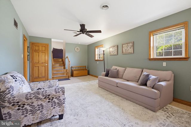 110 S ASPEN DR, Mount Joy, PA 17552