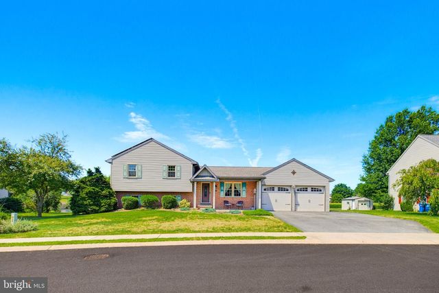 110 S ASPEN DR, Mount Joy, PA 17552