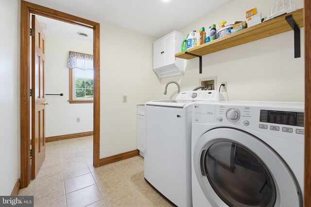 110 S ASPEN DR, Mount Joy, PA 17552