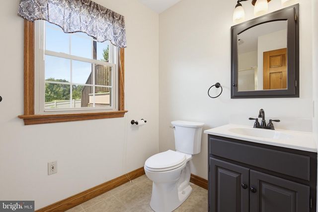110 S ASPEN DR, Mount Joy, PA 17552