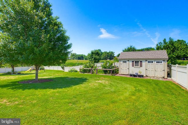 110 S ASPEN DR, Mount Joy, PA 17552
