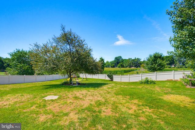 110 S ASPEN DR, Mount Joy, PA 17552