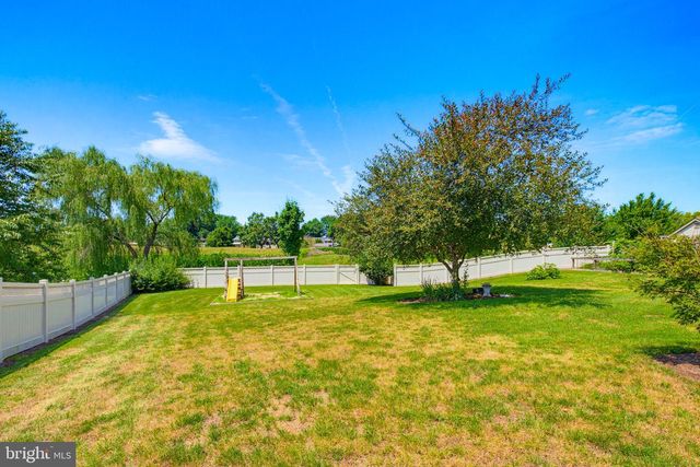 110 S ASPEN DR, Mount Joy, PA 17552