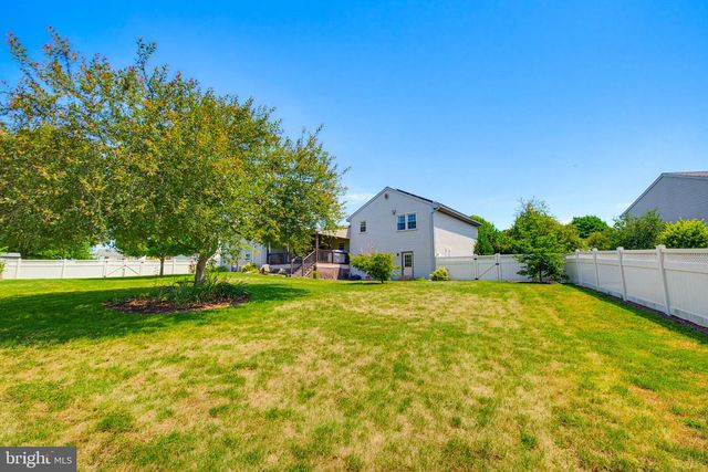 110 S ASPEN DR, Mount Joy, PA 17552
